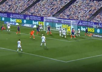 El gol del empate del Sevilla en el minuto 94... ¡lo hizo el arquero!