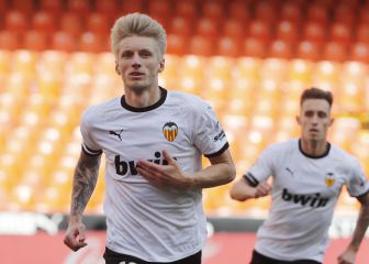 Wass y Blanco alejan al Valencia de la zona de descenso