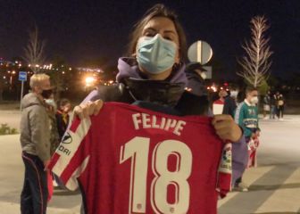 Hermoso y Felipe cumplen sus promesas y regalan las camisetas a dos aficionados