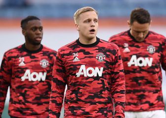 Van de Beek se queda solo