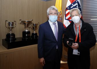 El Atlético impuso la insignia de Oro y Brillantes a Manuel Rivas y Tomás Molinero