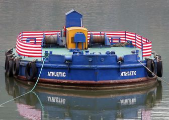 La Gabarra ya surca la Ría