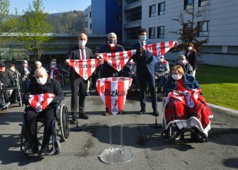 Iribar inicia el reparto de 8.300 pañuelos entre los mayores