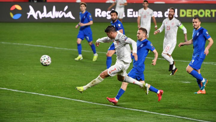 Morata marca gol en el partido entre España y Grecia en Granada