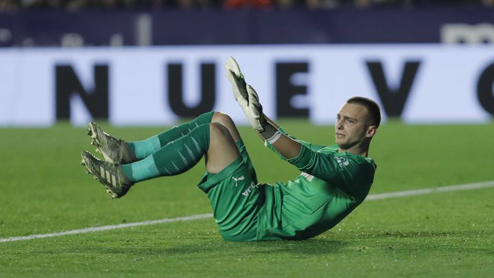 Nuevo mazazo para Cillessen: Un mes de baja