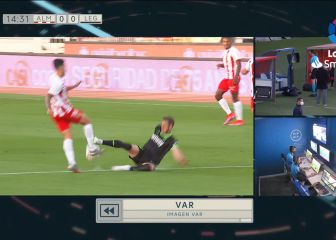 Mario Suárez estalla contra el árbitro del Almería-Leganés