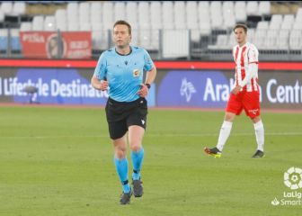 López Toca y Sagués Oskoz la lían en el Almería-Leganés