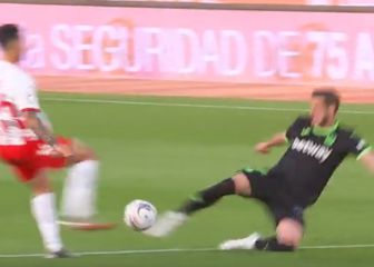 Rubén Pérez vio la roja directa después de la revisión del VAR