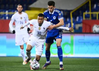 Mbappé, irritated by criticism, undecided on PSG future