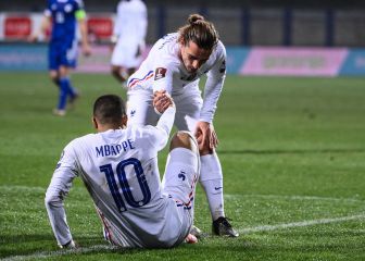 Mbappé se atasca con Francia