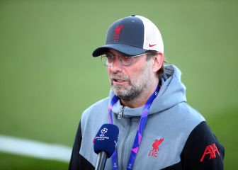 Regalan a Klopp una maqueta del Alfredo Di Stéfano