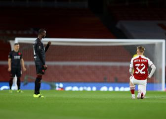 El Arsenal se arrodilla en contra del racismo… Y el Slavia se niega