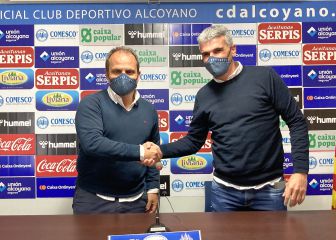 El Alcoyano hace oficial la renovación de Vicente Parras
