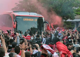 Dando ánimos al Granada antes de la gran cita