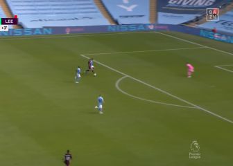 El gol en el 90' a la heroica del Leeds de Bielsa en el Etihad y con uno menos: vean la defensa...