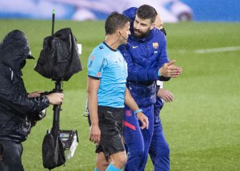 Piqué fue amonestado en el túnel de vestuarios por protestar