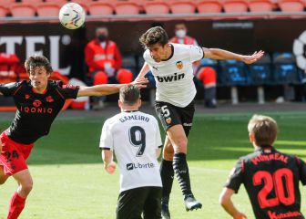 Gabriel Paulista frena a la Real
