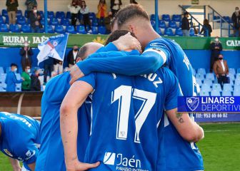 José Cruz emocionó al Linares tras el fallecimiento de su padre