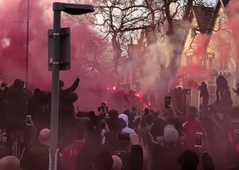 El recibimiento atronador de los fans del Liverpool al equipo que está siendo criticado en Twitter