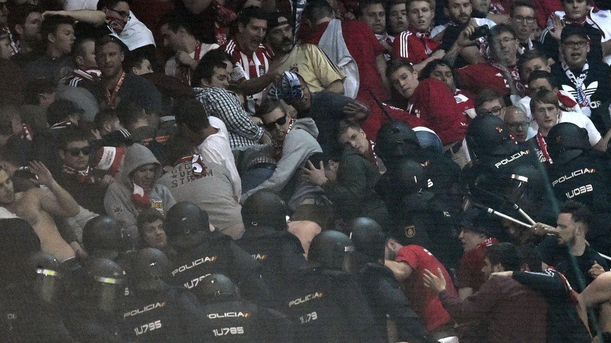 The riot police who beat up Bayern fans at the Bernabéu sued