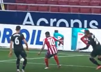 Golazo de Correa para reivindicarse tras tantos fallos