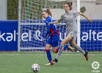Irene Oguiza, con el nuevo bastón de mando del Athletic