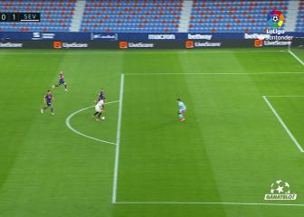 En-Nesyri siendo Ronaldo en el golazo que propulsa al Sevilla