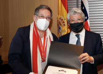 El club impuso la insignia de Oro y Brillantes a Pedro Antonio Gómez