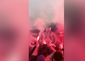 Noche de tronío en París: locura a la llegada del bus del PSG