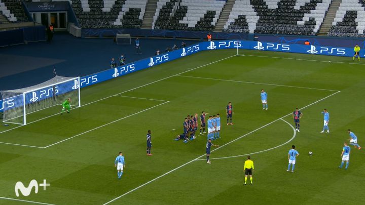 No es de recibo en unas semis de Champions: de traca lo de la barrera del PSG en el 1-2...