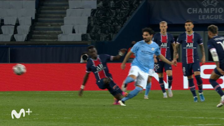 Es una brutalidad: la entrada de roja de Gueye sobre Gündogan