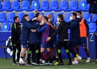 Sandro acerca la salvación