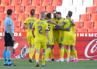 El Cádiz conquistó Los Cármenes y logra la permanencia virtual