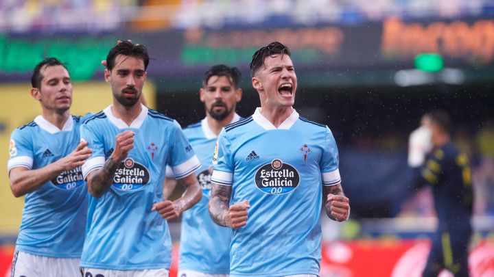 Santi Mina celebra con Brais Méndez, Augusto Solari y Nolito un gol del Celta contra el Villarreal en el Estadio de La Cerámica. 