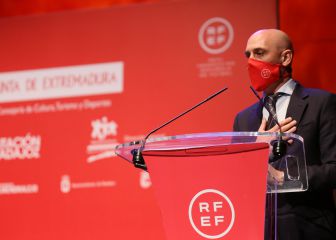 Rubiales defiende el nivel de los árbitros españoles y el VAR