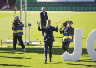 Joaquín anuncia su primer
libro: Vivir con arte