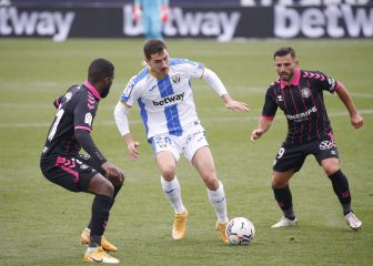 Javi Hernández, de exiliado a puntal