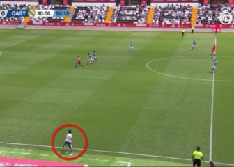 Minuto 90, fuera de juego de locos que le pitan al Castilla y la reacción de Raúl tiene miga