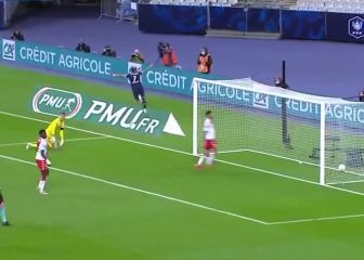 Mbappé enamora al fútbol: Una caricia al balón para marcar