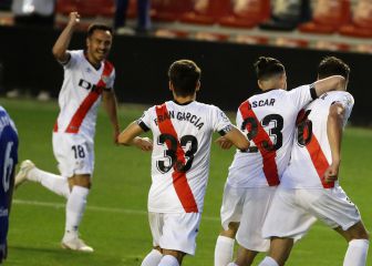 El Rayo noquea al Oviedo para seguir en la pelea por el playoff