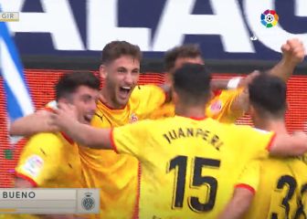 El Girona se asienta en el playoff ante un Málaga desquiciado