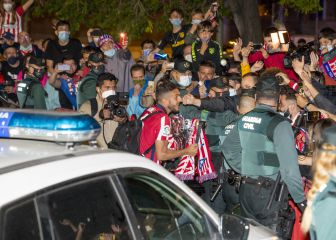 Seguidores y jugadores del Atlético celebran LaLiga
