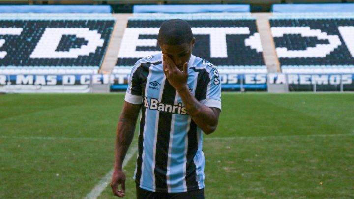 Douglas Costa Dice Que Volver Al Gremio Es El Reto Mas Importante De Su Vida As Com