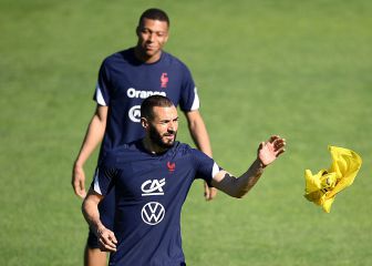 Benzema y Mbappé jugarán juntos ante Gales