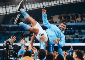 Agüero bids City farewell with gifts for every member of staff