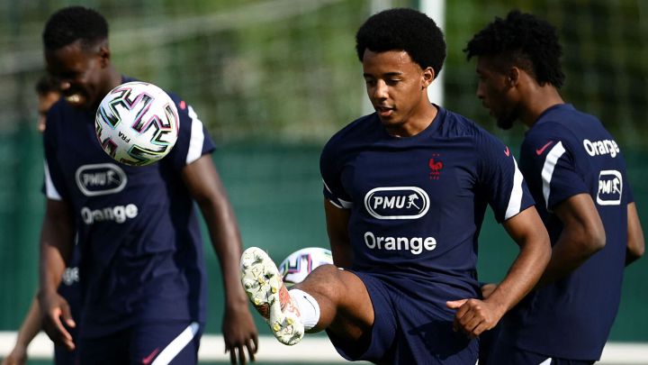 Real Madrid, Chelsea y Manchester United, entre los destinos del defensa del Sevilla Jules Koundé, según The Athletic. Quiere un club que juegue Champions.