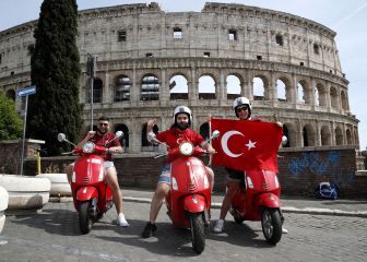 Ambiente en las calles de Roma antes del Turquía-Italia inaugural