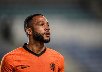 Barcelona make Memphis Depay a new offer
