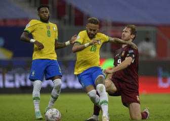 Brasil se pasea en el debut