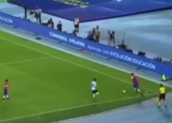 Guarden este vídeo porque puede ser la primera vez que lo vean: Maripan pone a Messi a 'bailar'